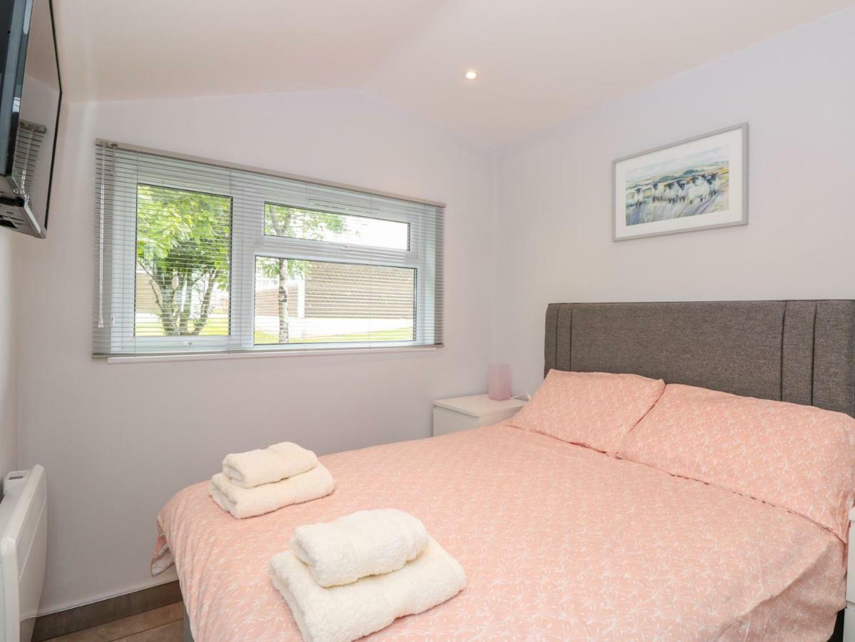 201 Norton Park Villa Dartmouth Bagian luar foto