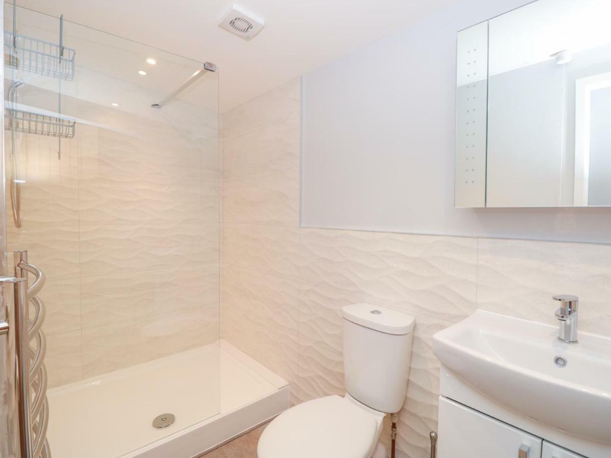 201 Norton Park Villa Dartmouth Bagian luar foto